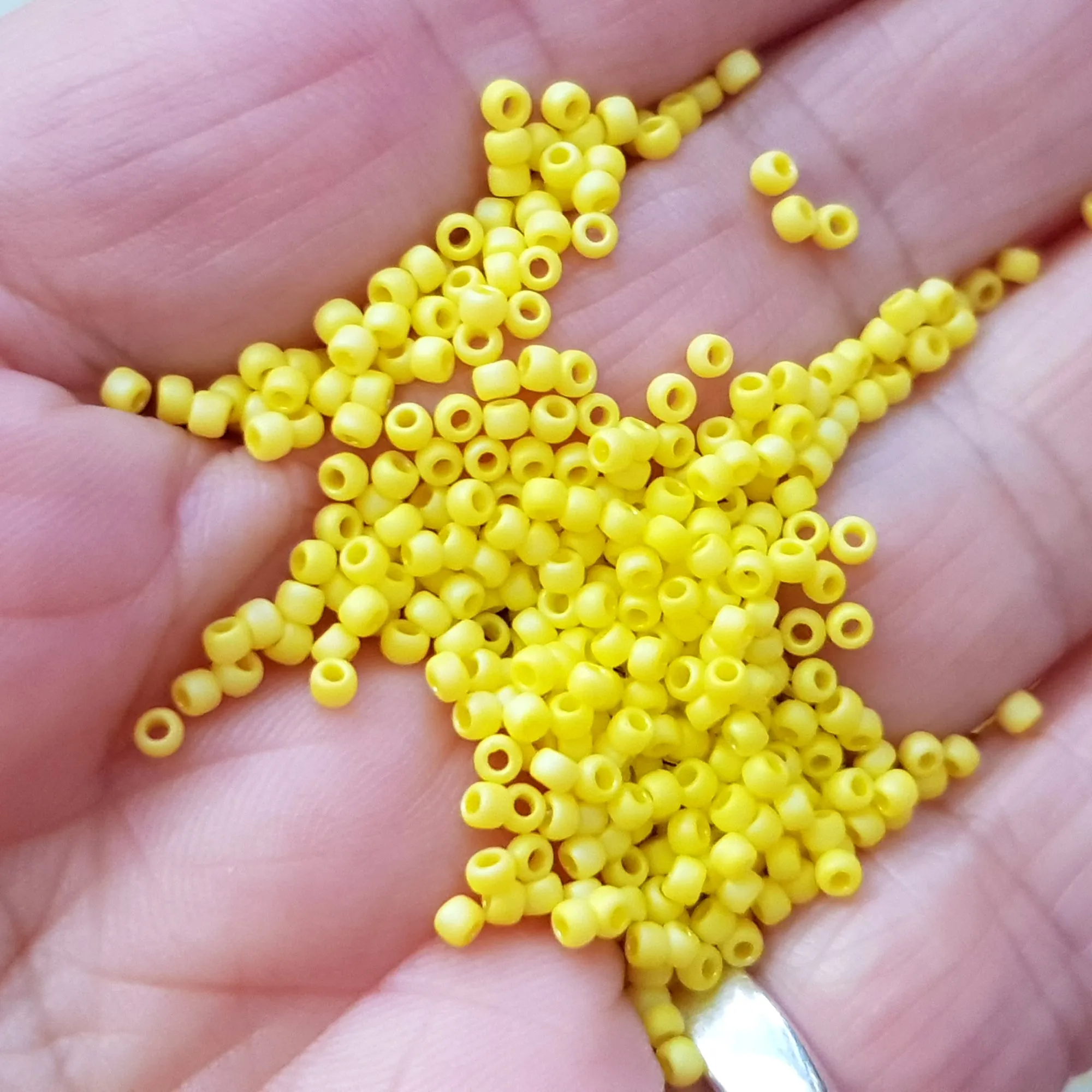 11/0 TR-402F Dandelion Frosted Rainbow Opaque 10g/30g Round Toho Seed Beads - Beading Supply